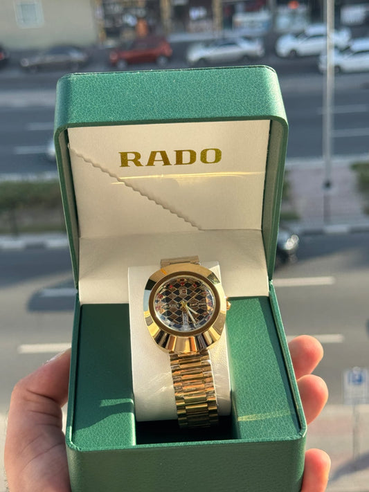 Luxury Gold Quartz Watch – Battery Powered