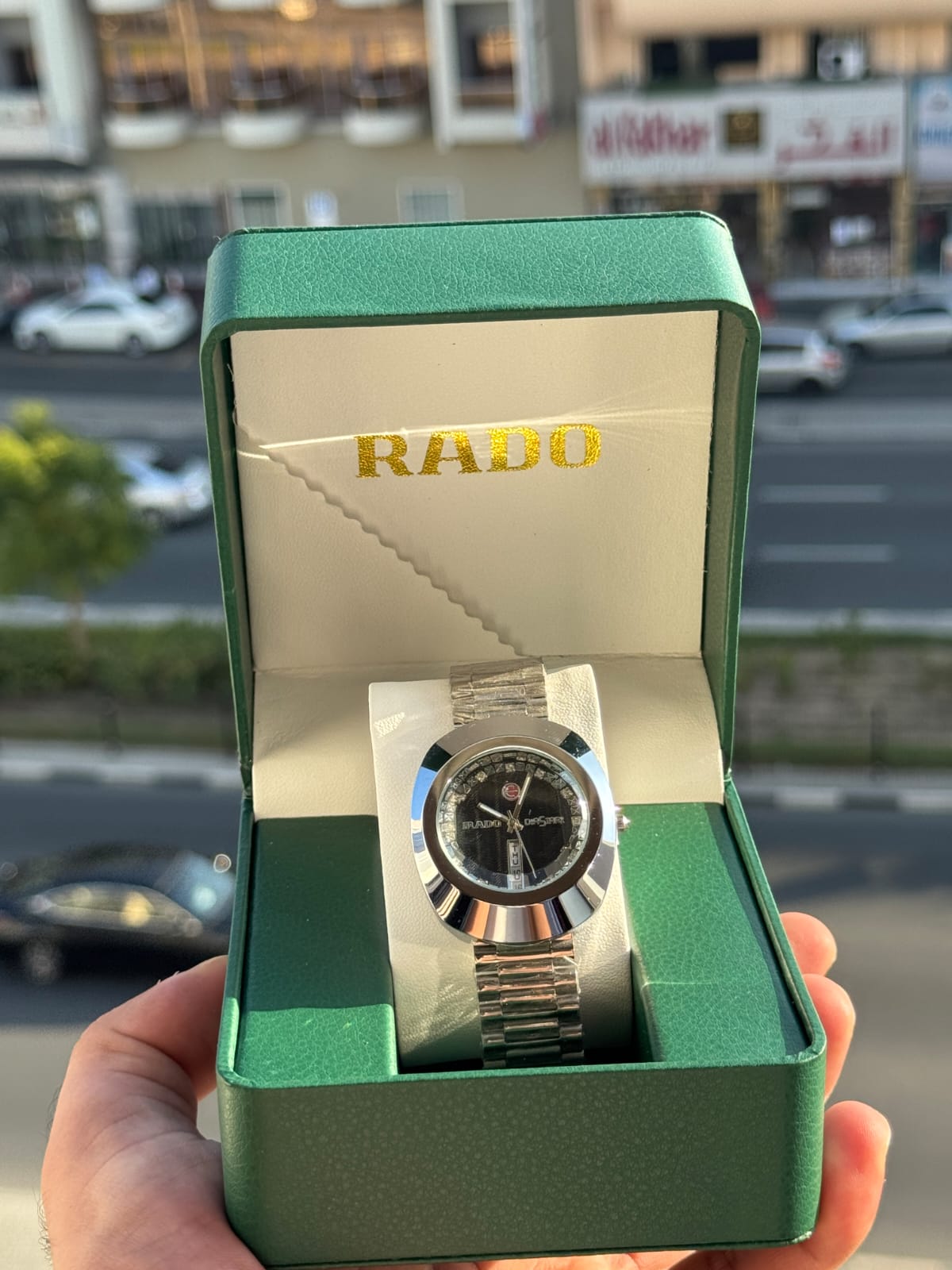 Luxury Gold Quartz Watch – Battery Powered