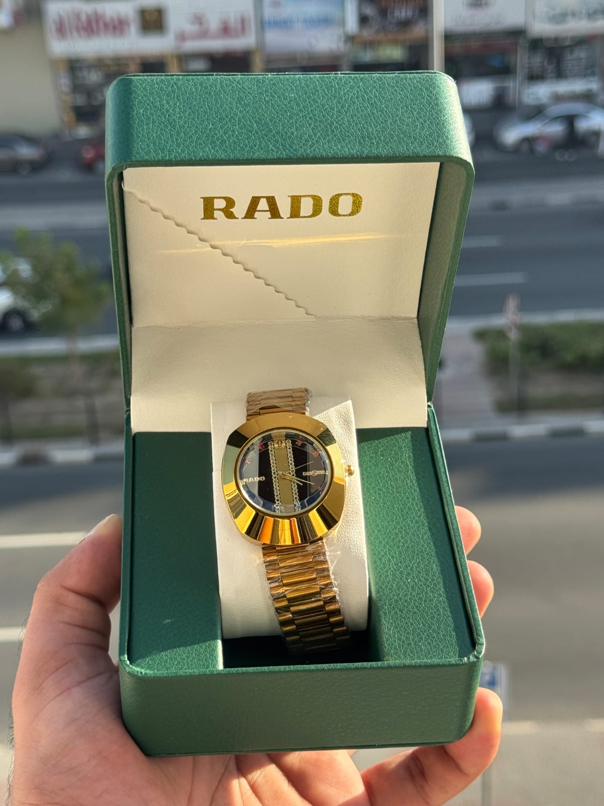 Luxury Gold Quartz Watch – Battery Powered