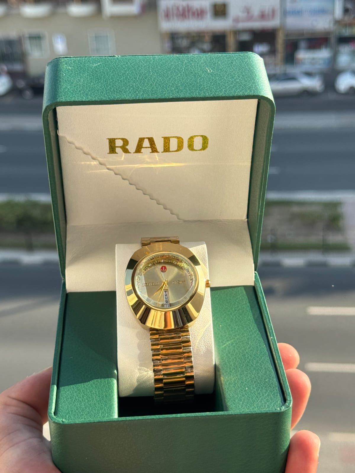 Luxury Gold Quartz Watch – Battery Powered