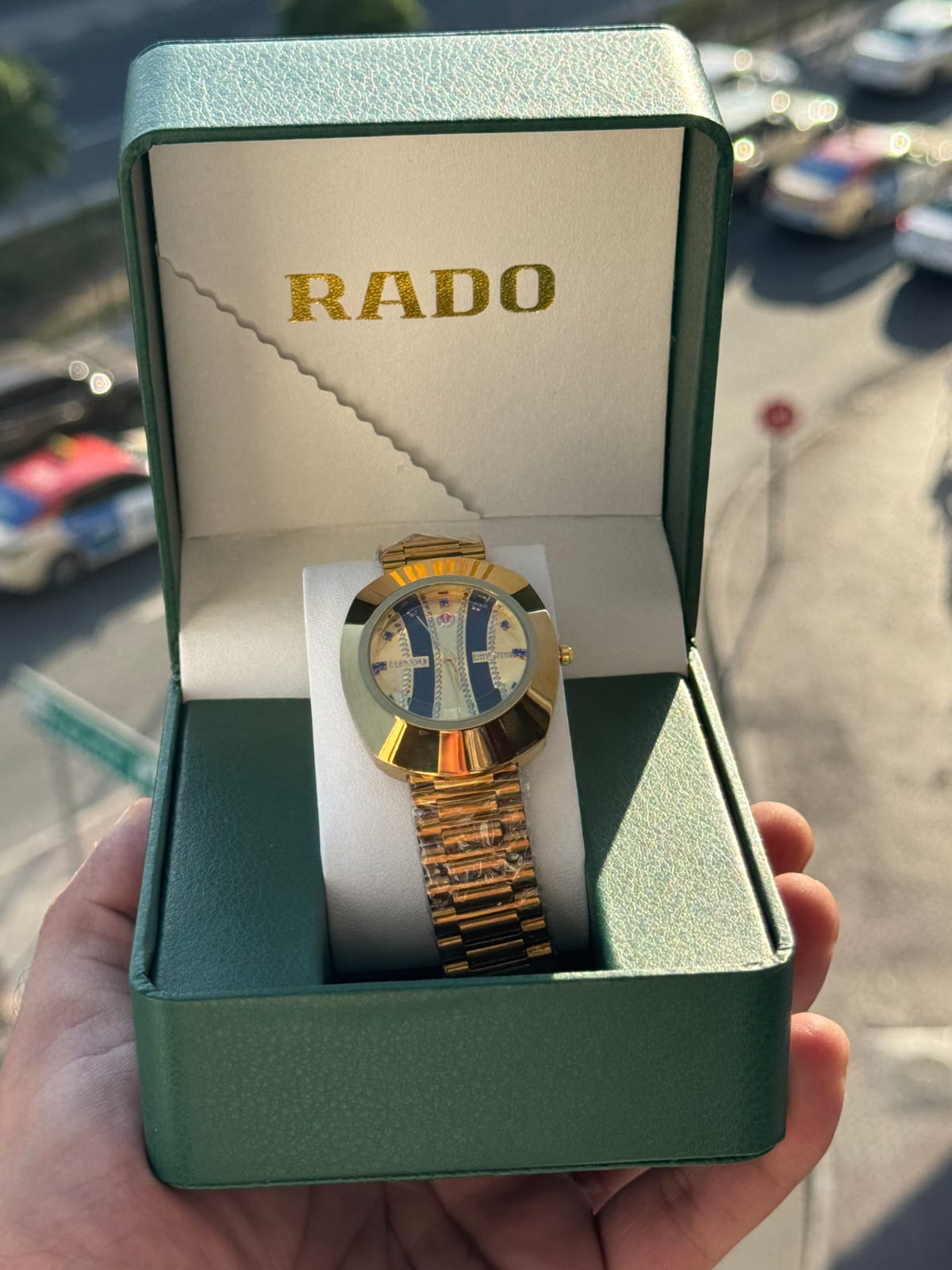 Luxury Gold Quartz Watch – Battery Powered